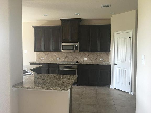 5th image of 729 Alexandria Ln