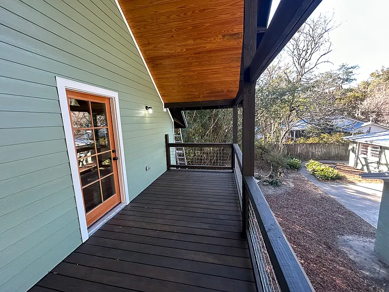 NW 11th Ave — Photo 10