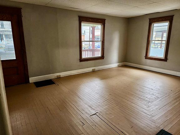 5th image of 704 Monroe St
