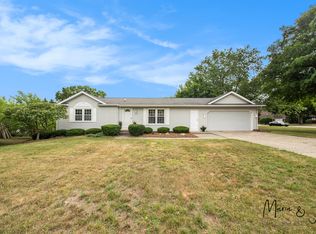 4076 Summit View Dr NE, Grand Rapids, MI 49525