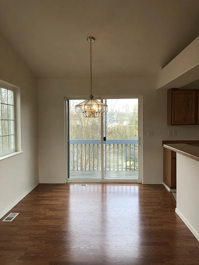 Fabulous 4BR, 3BA home with 2 car garage — Photo 4