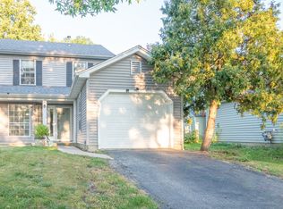 1877 Appaloosa Dr, Naperville, IL 60565