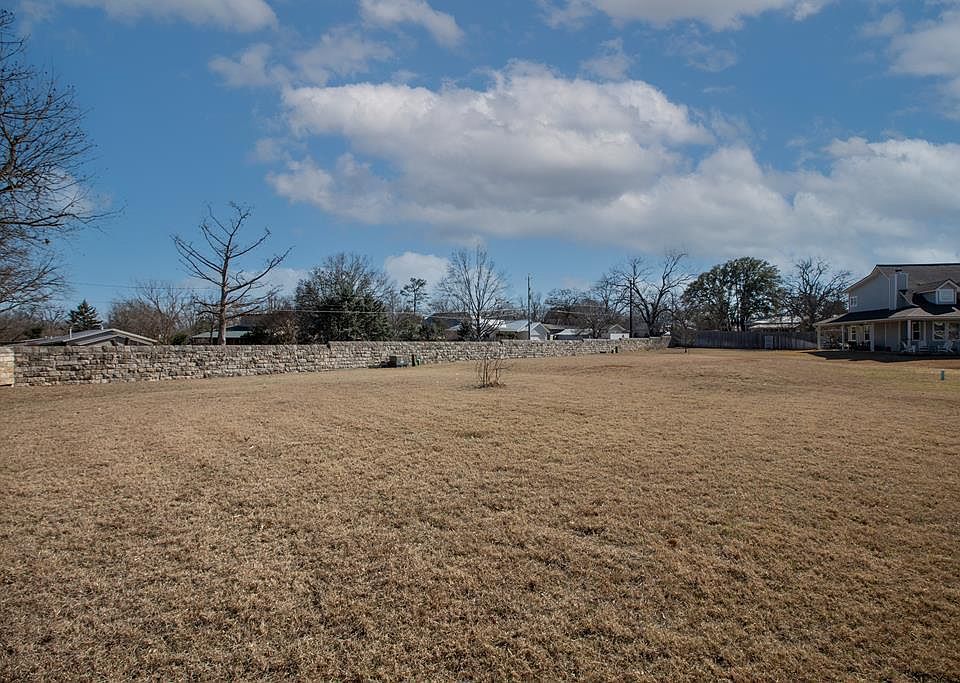 1st image of 405 Cypress