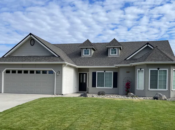 15892 W D St, Kerman, CA 93630