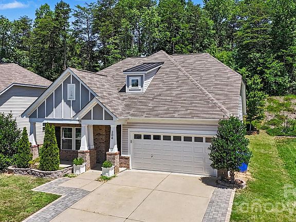 2nd image of 204 Paradise Hills Cir