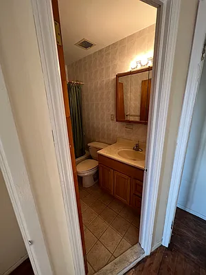 Rented by URBAN UTOPIA REALTY LLC | media 8