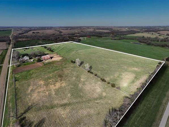 18492 Effingham Rd, Valley Falls, KS 66088