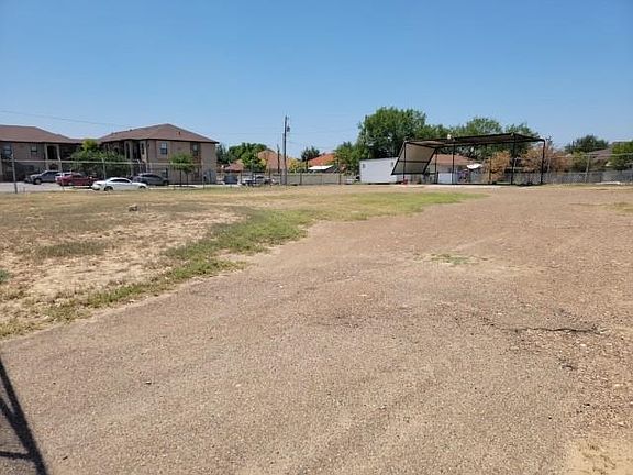 4th image of 1102 E Bustamante St