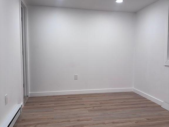 5th image of 215 Beaver Brook Rd