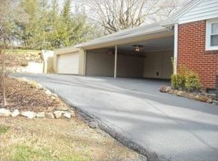 210 Oak Ln, Johnson City, TN 37604