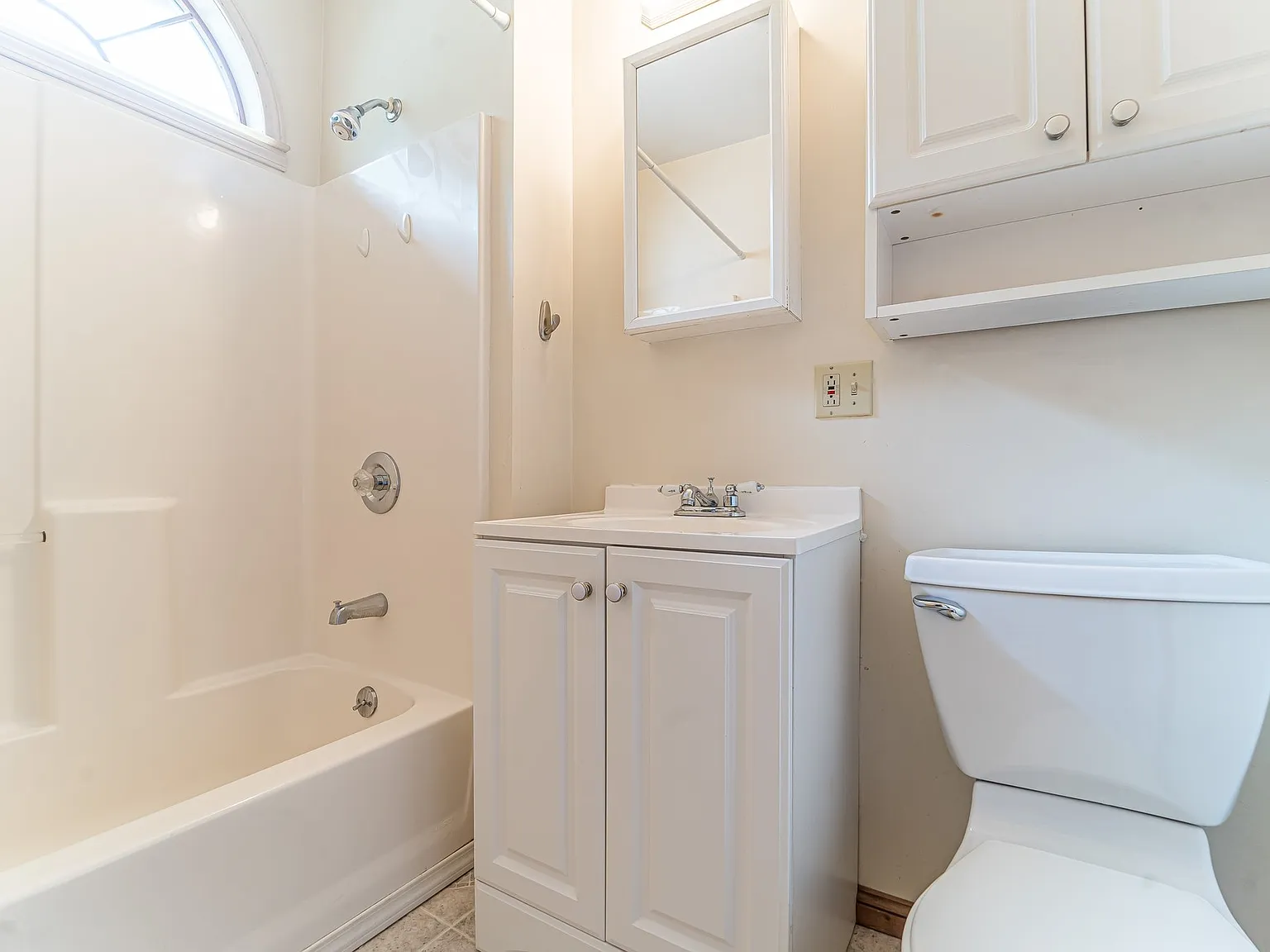 2 bed, 1.5 bath, 1200 sqft, $1,850 — Photo 3