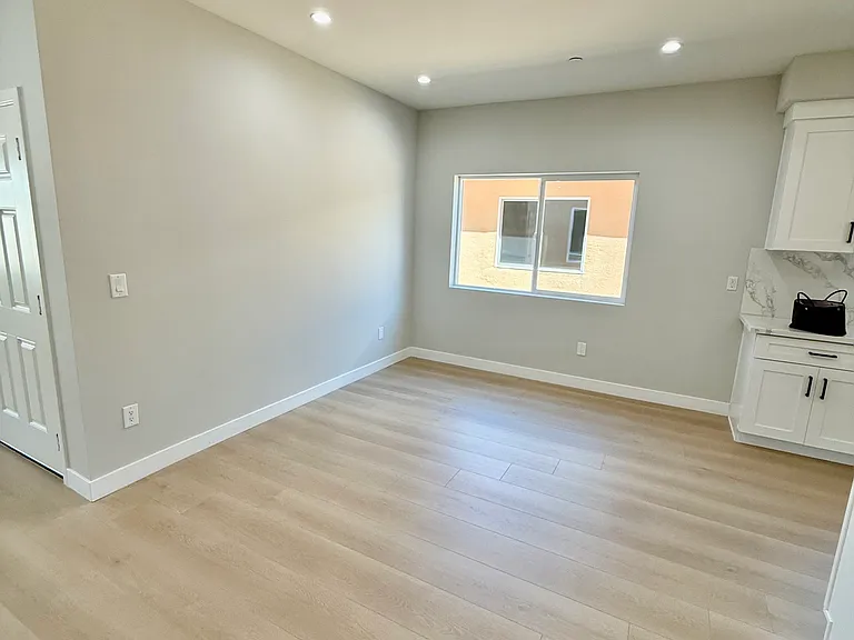 3442 Vineland Ave — Photo 7