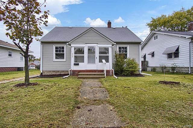 1st image of 829 E Penning Ave
