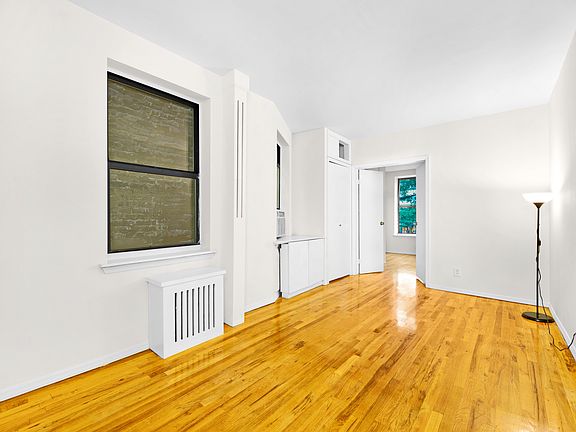 5th image of 414 W 49th St APT 4A