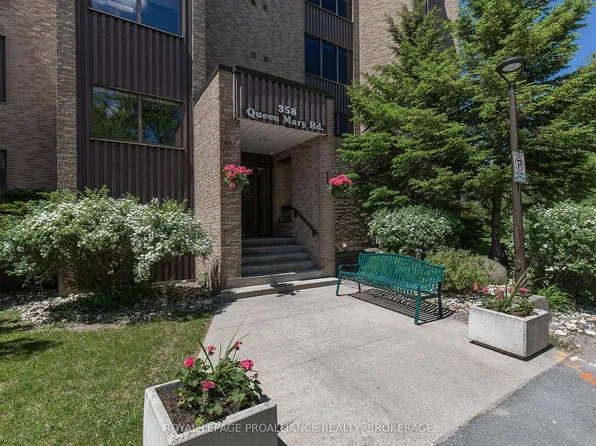 358 Queen Mary Rd #609, Kingston, ON K7M 7E8