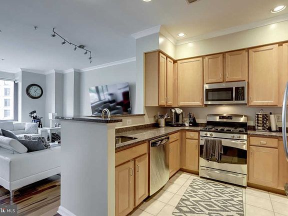 2nd image of 2220 Fairfax Dr Ph 05