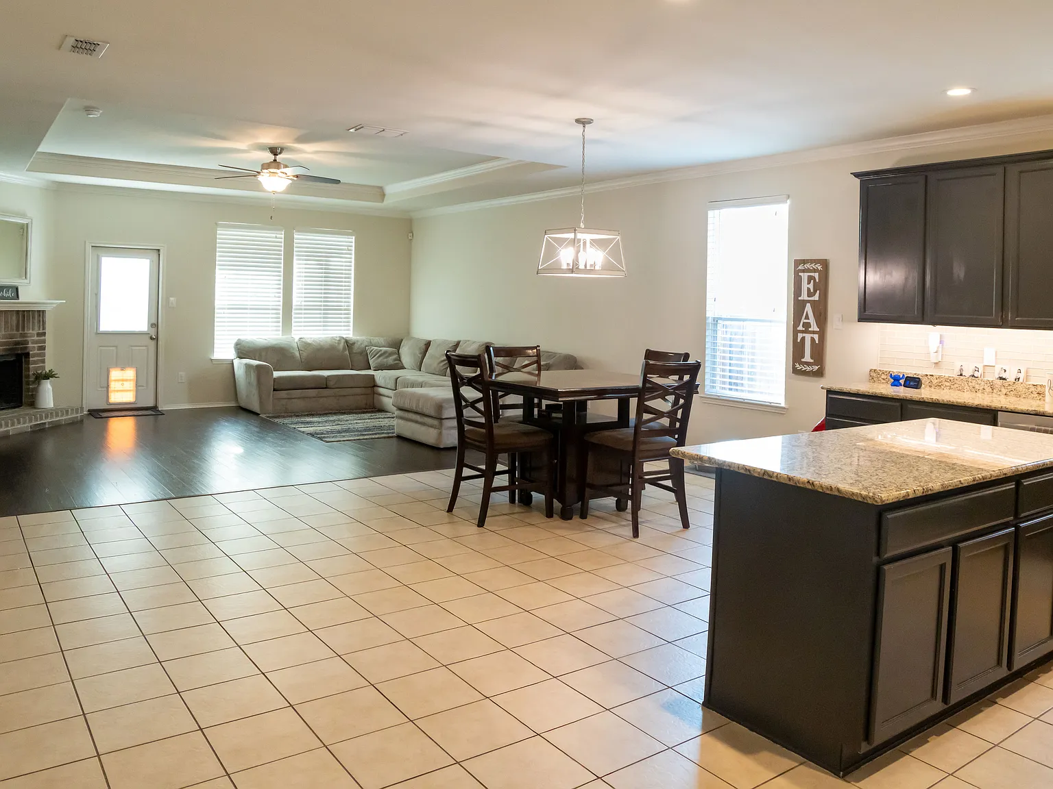 3 bed, 2192 sqft, $2,400 — Photo 2