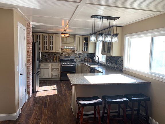Custom Kitchen with Granite 