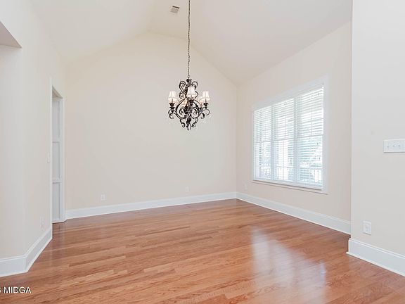 4th image of 711 Latrobe Way