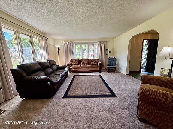 4th image of 6 Ghia Ct