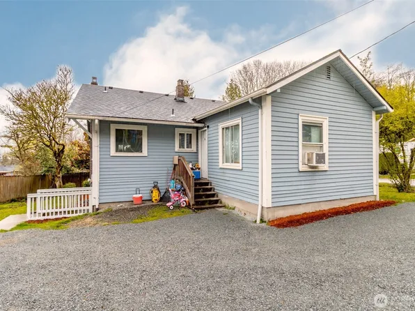 10033 Des Moines Memorial Drive S, Seattle, WA 98168
