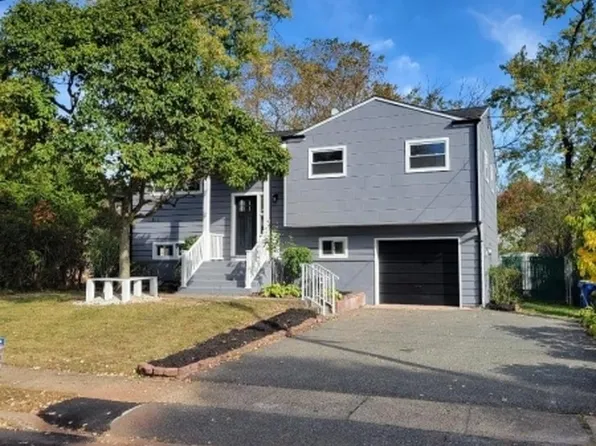 4 Grimm Dr, Somerville Boro, NJ 08876