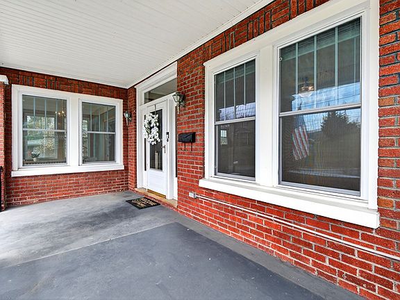 4th image of 415 E Main St