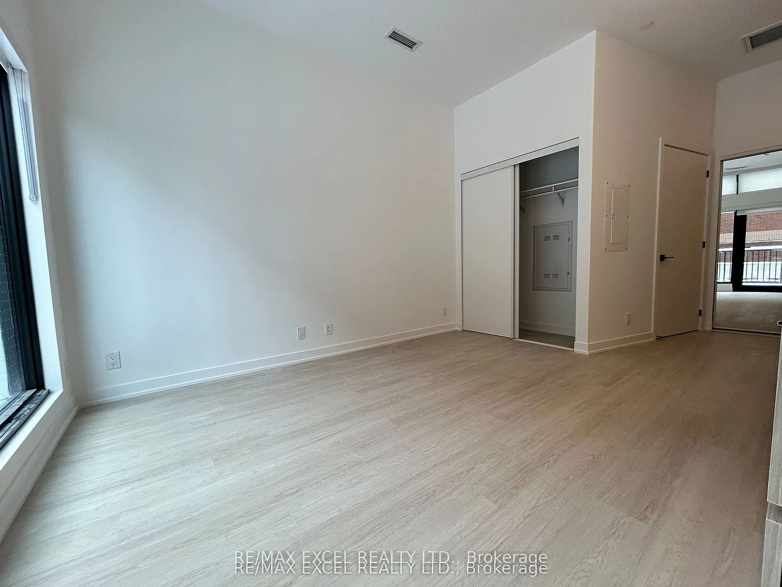 699 Sheppard Ave E — Photo 4