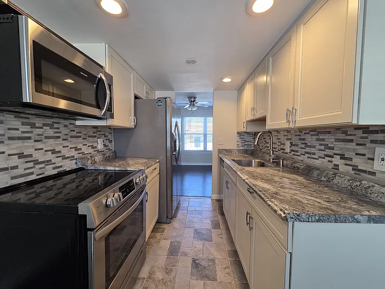 7002 Scotch Dr — Photo 4