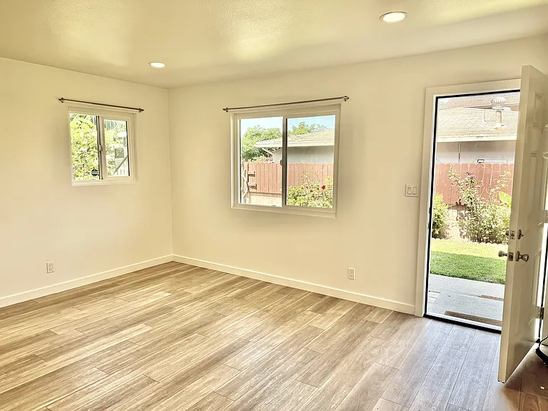 130 E Ramona St #130 — Photo 4