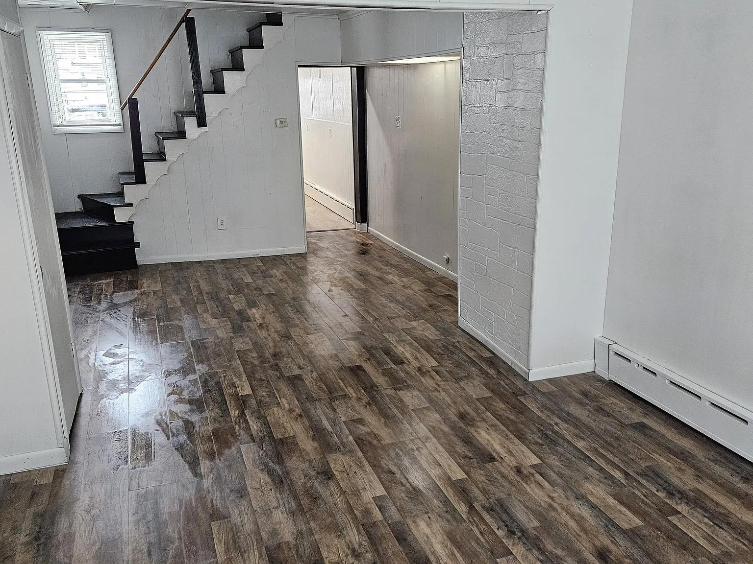 3 bed, 1300 sqft, $1,250 — Photo 2