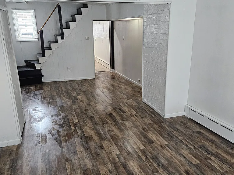 1231 E Pine St — Photo 2