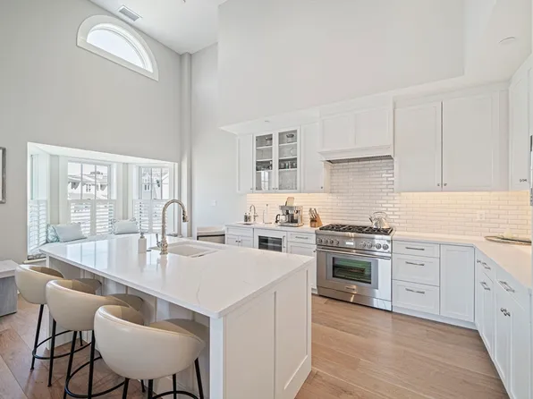 87 Elm St #323, Cohasset, MA 02025