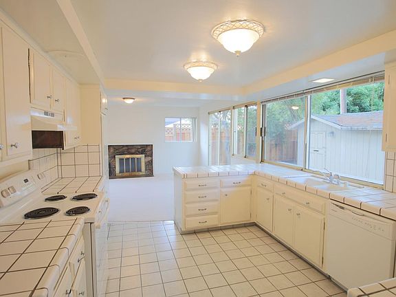 4th image of 5822 Cohasset Way