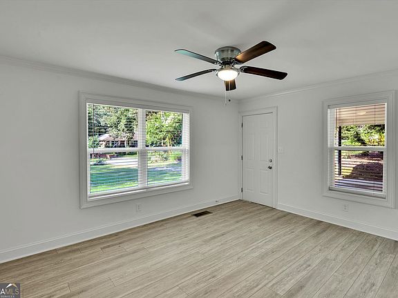 4th image of 470 Schaffer Rd SW