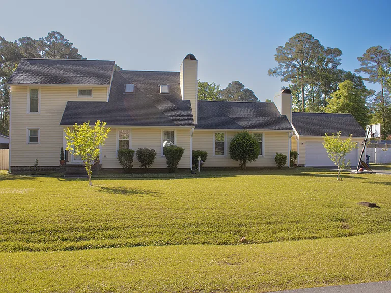 2106 Perry Dr — Photo 1