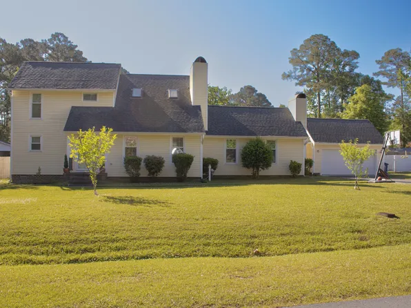 2106 Perry Dr, Jacksonville, NC 28546