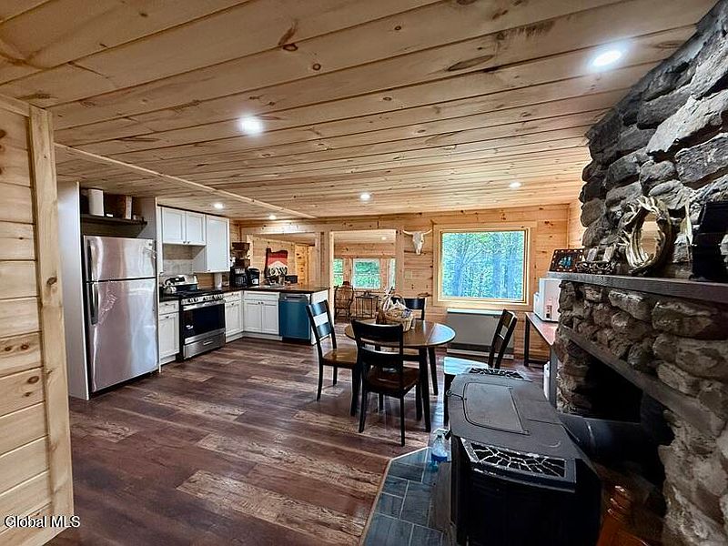3rd image of 246 Loch Muller Road