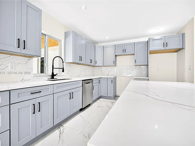 5715 Jackson St — Photo 13