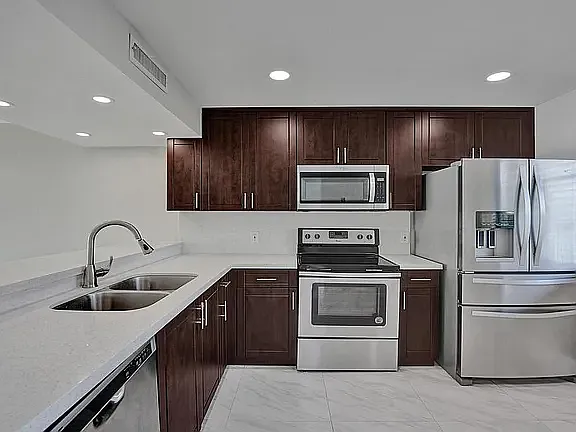 1512 Whitehall Dr #303 — Photo 12