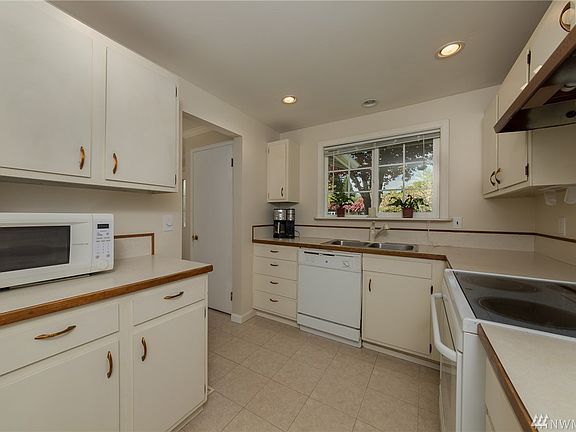 4th image of 710 155th Ave SE