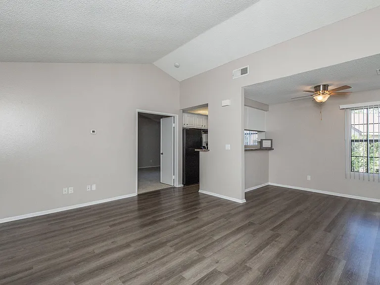 Oak Tree Court Apartment Homes — Photo 15
