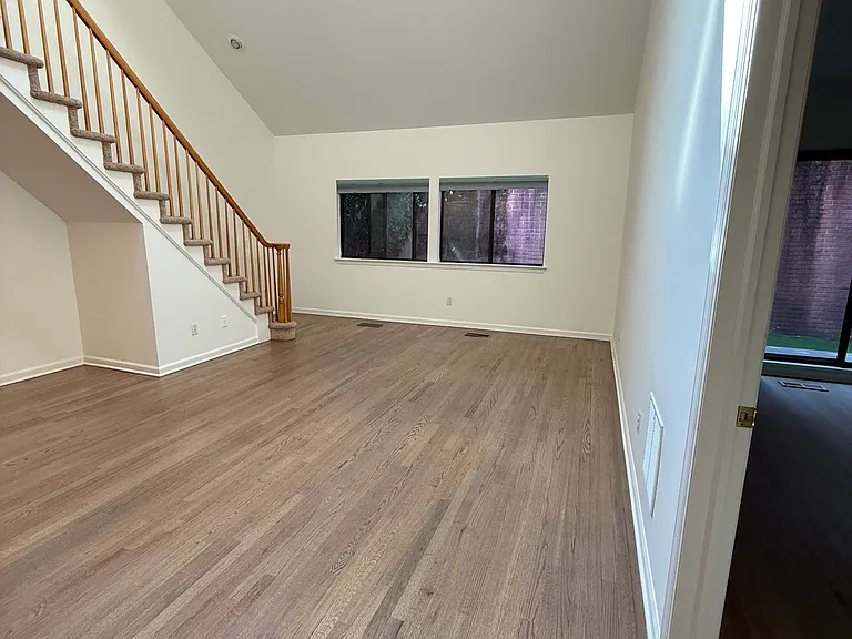2435 Bedford St #21CC — Photo 6