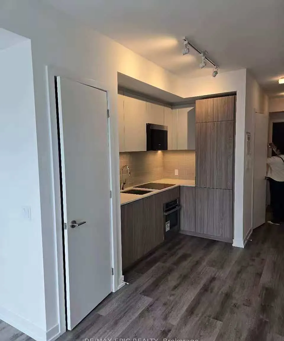 28 Eastern Ave — Photo 4