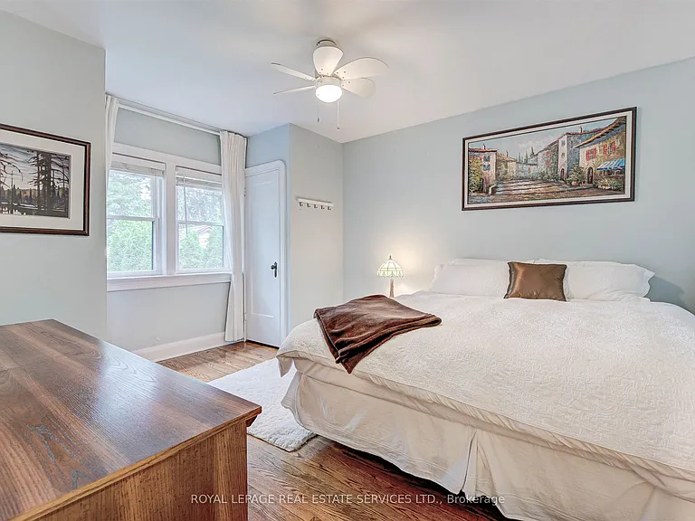 884 Royal York Rd — Photo 15