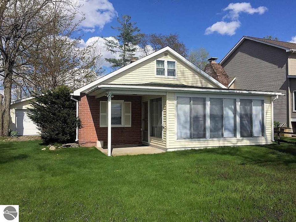1st image of 529 E Lake Mitchell Dr