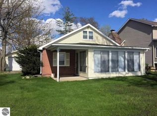 529 E Lake Mitchell Dr, Cadillac, MI 49601
