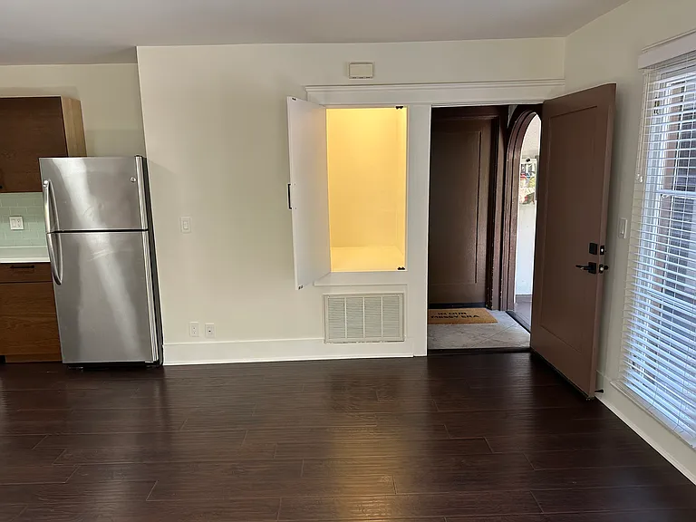 1206 N Orange Grove Ave #B — Photo 3
