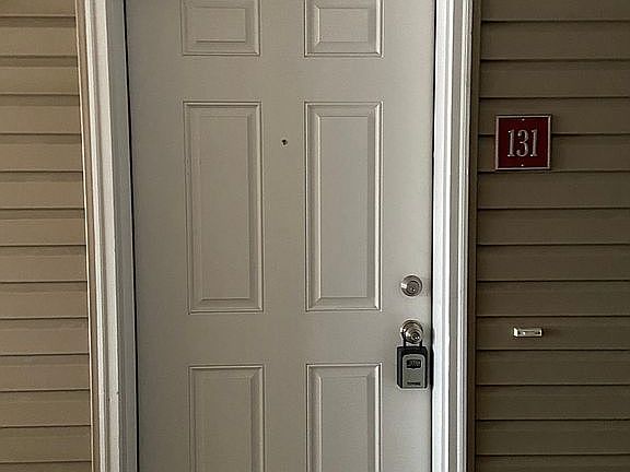 3rd image of 131 Creekside Dr