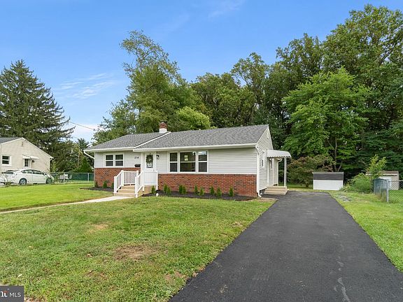 3rd image of 514 Beverly Dr